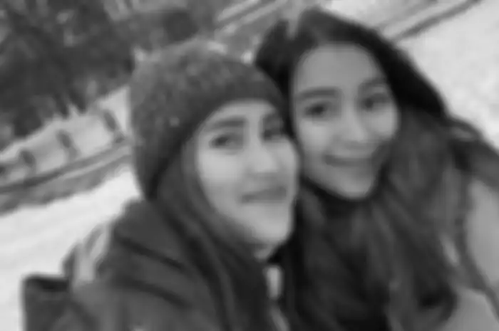 Ayu Ting Ting sedih ditinggal nikah sosok adiknya, Syifa.