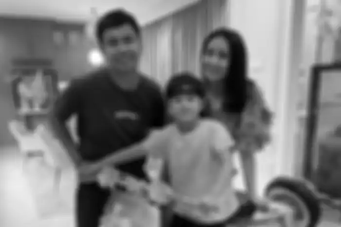 Potret Kebersamaan Raffi Ahmad, Rafathar, dan Nagita Slavina