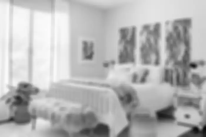 Ilustrasi kamar tidur nuansa tropid di rumah minimalis. 