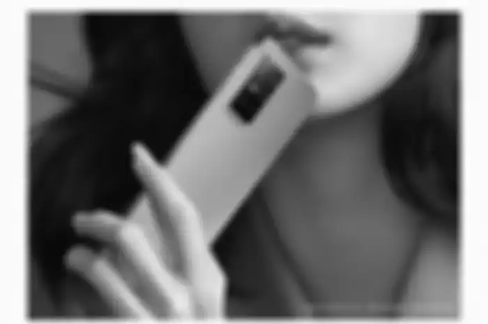 Lisa Blackpink sebagai bintang iklan di poster Vivo S10