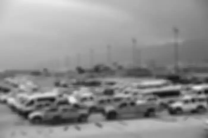 Deretan mobil yang ditinggalkan pasukan Amerika Serikat di lapangan udara Bagram, Afganistan