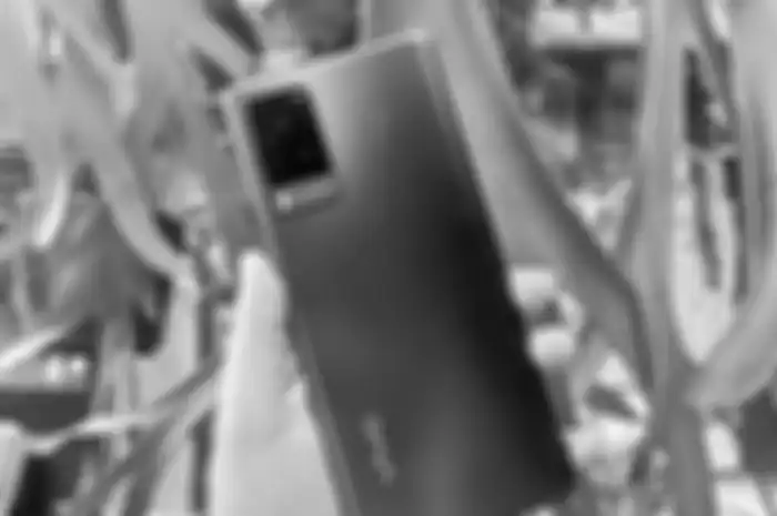 Belum lama vivo X60 series hadir, sudah ada rumor vivo X70 series. (On pic: vivo X60 Pro)