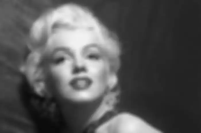 Ilustrasi tahi lalat di pipi (Marilyn Monroe)