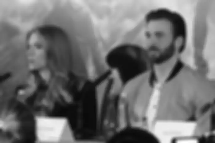 Scarlett Johansson bakal reunian lagi nih sama Chris Evans dalam film baru berjudul 'Ghost'.