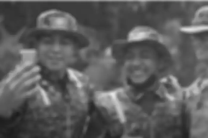 Prada Haidir Anam (tengah), Mantan Kuli yang Bisa Latihan Bareng US Army. 