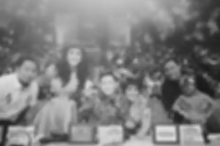 Foto jadul Dorce Gamalama satu panggung dengan Julia Perez beredar di Instagram. Namun, penampilan Julia Perez justru curi perhatian. 