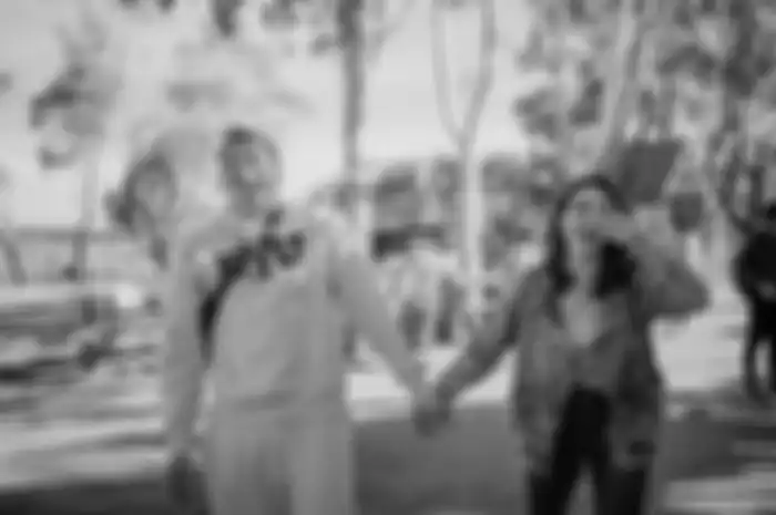 Gisel seakan tak peduli dengan cibiran. Dia tetap saja mengunggah foto mesra dirinya dengan kekasih hati di Instagram.