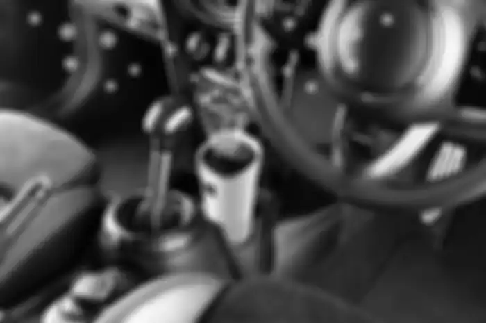Car Air purifier bebaskan mobil dari virus dan bau tak sedap. 