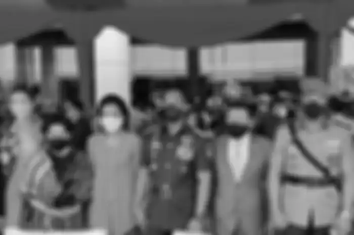 Walaupun foto adik bungsu Andika Perkasa itu tidak setenar sang kakak, namun soal karier Kombes Bhirawa tak kalah mentereng di Polri.