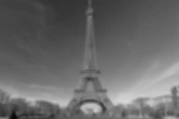 Menara Eiffel di Paris, Prancis. Negara ini tercatat punya zona waktu terbanyak di dunia, yakni mencapai 12!