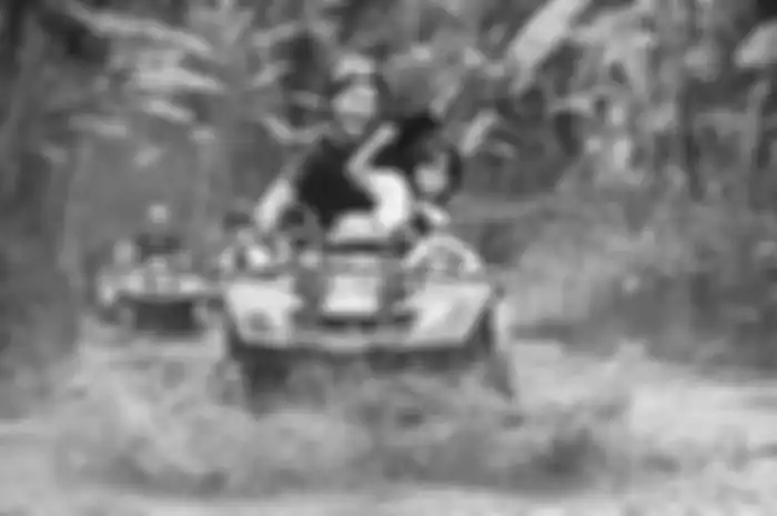 Dalam foto di Instagram, Gading Marten memamerkan kekompakannya bersama Gempi. Komentar Gisel malah bikin baper.