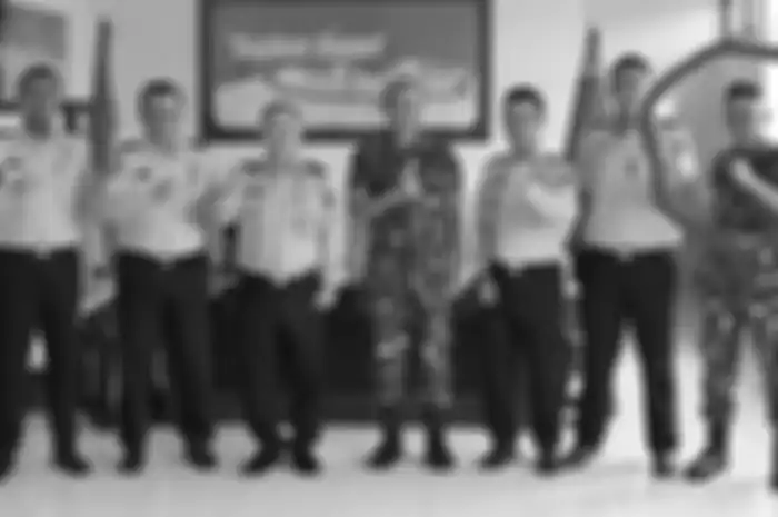 Foto pertemuan Kolonel Priyanto dan komandannya berjumpa Kepala Kantor Imigrasi Gorontalo itu diunggah di media sosial.