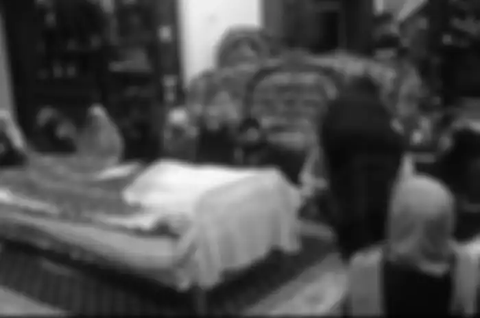 Istri Tukul Arwana meninggal dunia karena asma. Lima tahun kemudian, Tukul Arwan mengalami pendarahan otak hingga ingin pergi dari rumah.