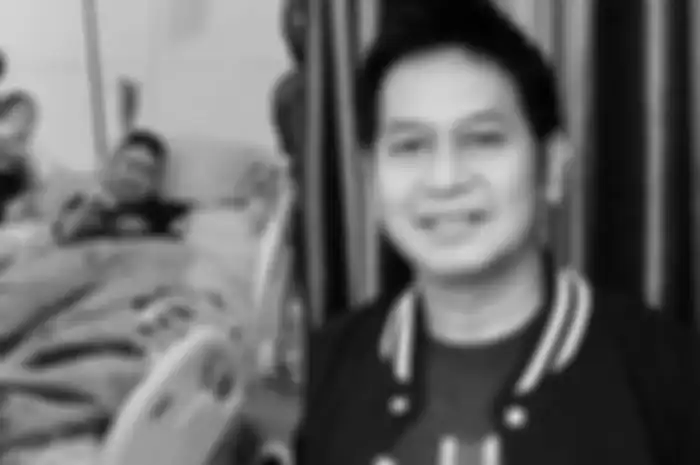 Penulis Hilman Hariwijaya 