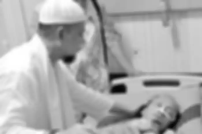 Sahabat Nunung Srimulat, Tessy sempat mendapat nasihat dari Ustaz Arifin Ilham. Tessy pernah menenggak cairan pembersih kamar mandi. 