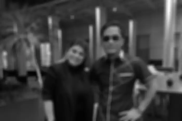 Nania Yusuf yang pernah duet dengan Delon memutuskan kembali memeluk Islam. Dia mengaku harus belajar salat dan mengaji lagi.