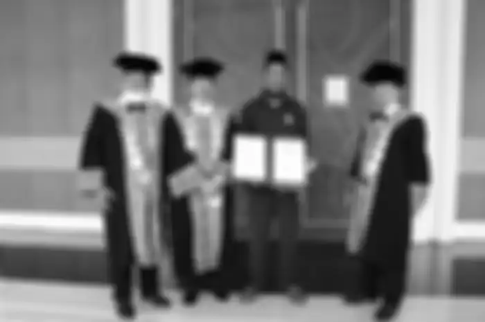 Rektor dan para Wakil Rektor bersama ayahanda almarhum Muhamad Ali Yunan Isnan, Haji Rasta.