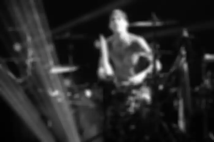 Travis Barker harus dlarikan ke rumah sakit