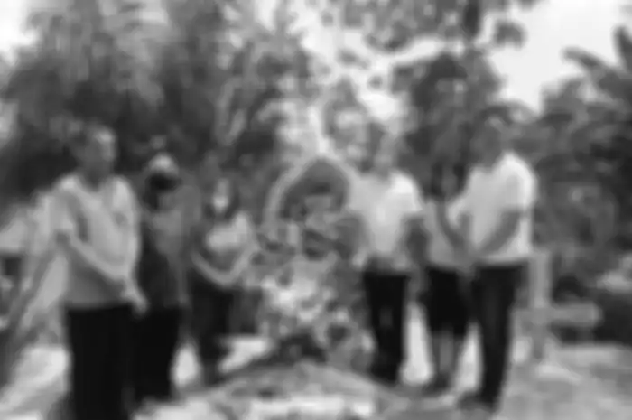 Keluarga Brigadir Yosua beri peringatan keras ke pihak ini jelang autopsi ulang. Foto kondisi makam yang dijaga ketat 24 jam jadi sorotan.