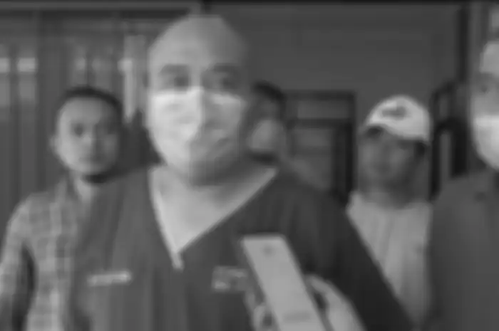 Dokter Forensik RS Polri menjawab begini soal hasil autopsi korban tembakan Bharada E. Ternyata ada bekas lem di luka kepala Brigadir J. 