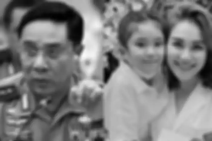 Mantan mertua Ayu Ting Ting Bambang Hendarso Danuri yang jarang terekspos digugat Rp 11 triliun oleh ahli waris perusahaan taksi. 