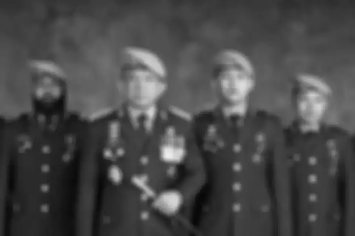 Ajudan Irjen Ferdy Sambo yang pangkatnya lebih tinggi dari Brigadir J ngumpet di balik kulkas saat Bharada E balas tembakan. 