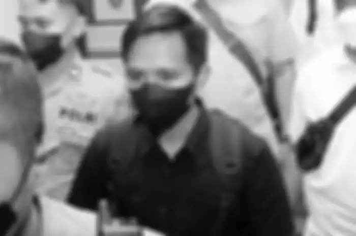 Begini pengakuan Bharada E yang bikin Irjen Ferdy Sambo masuk bui. Ferdy menjadi tersangka utama dalam kasus kematian Brigadir J. 