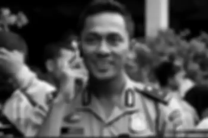 Ini sosok istri AKBP Ari Cahya Nugaraha yang karirnya hancur karena kasus Ferdy Sambo. Foto istri Ari bikin jenderal ini ikut komentar. 