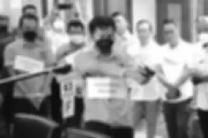 Pengakuan Bharada E soal aksi Ferdy Sambo di TKP terbukti jujur. Dia menembak Brigadir J dengan mata terpejam. Foto sosoknya dapat dukungan.