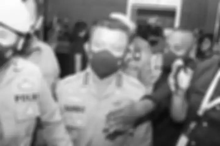 Matius Marey ajudan Ferdy Sambo yang tatonya bikin heboh ternyata masih aktif di sini. Bosnya dipecat Polri. Foto sosoknya dikulik.