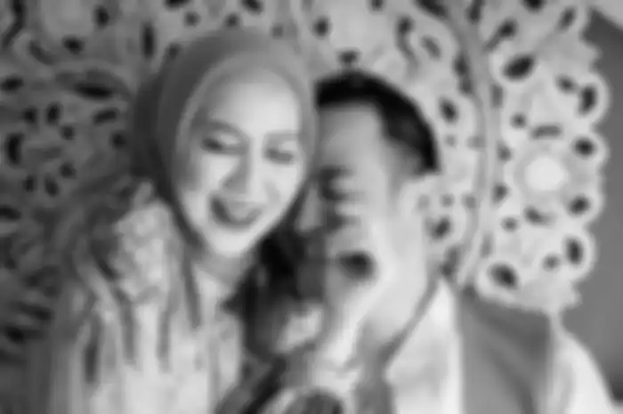 Venna Melinda mengaku ditalak cerai Ivan Fadilla 7 kali gegara kebiasaan buruk ini. Ferry Irawan justru suka sampai umbar foto mesra.