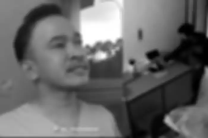 Ruben Onsu (kiri) bagikan video CCTV pencuri di toko kuenya (kanan) - Ruben Onsu ungkap kronologi kejadian hingga sudah lapor polisi. 