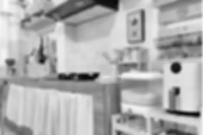 Gorden kain penutup jadi rahasia desain dapur minimalis agar sedap dipandang. Lihat 7 foto estetiknya yang memberi bukti. 
