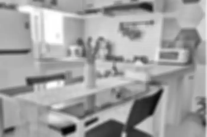 Desain dapur kecil cantik nan elegan ini menjadi alasan Ibu-ibu arisan makin senang main ke rumah. Ini 7 foto esteiknya. 