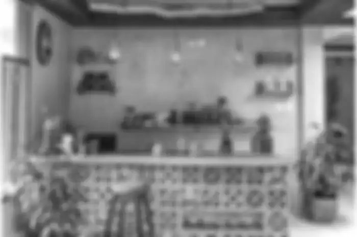Desain dapur minimalis nan elegan ini mampu mencuri perhatian Ibu RT karena pilihan warna ini. Bukan lagi putih. Ini foto tampilan hasilnya.