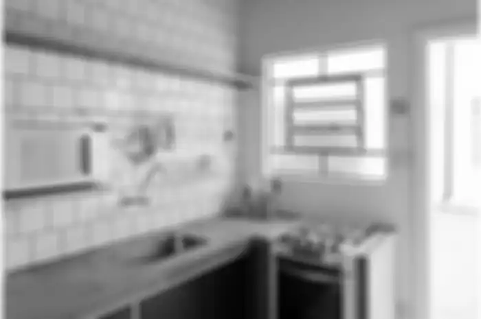 Desain meja dapur cor ini mampu memberi suasana aesthetic di area memasak. Dapur pun jadi makin berkelas. Tengok 9 foto hasilnya. 