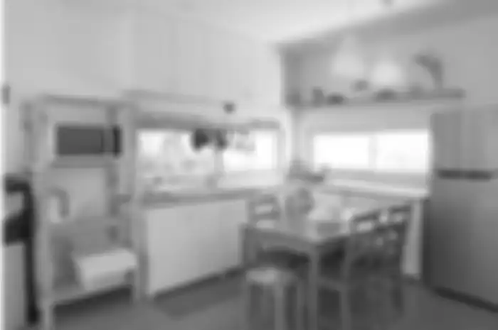 Desain dapur japandi di rumah mungil benar-benar bikin pangling. Mertua sampai menelan ludahnya. Intip yuk 7 foto hasilnya. 