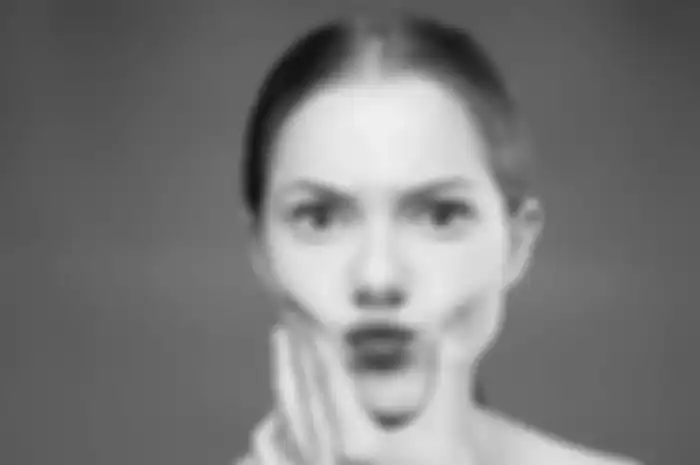 Ilustrasi kedutan bibir