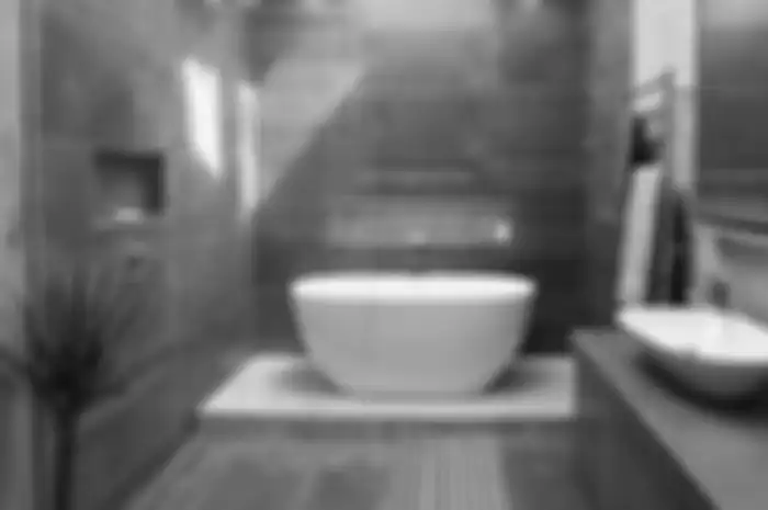 Desain kamar mandi sampai bikin tamu rumah mungil bertanya-tanya gegara 6 trik pasang cermin terbukti manjur.