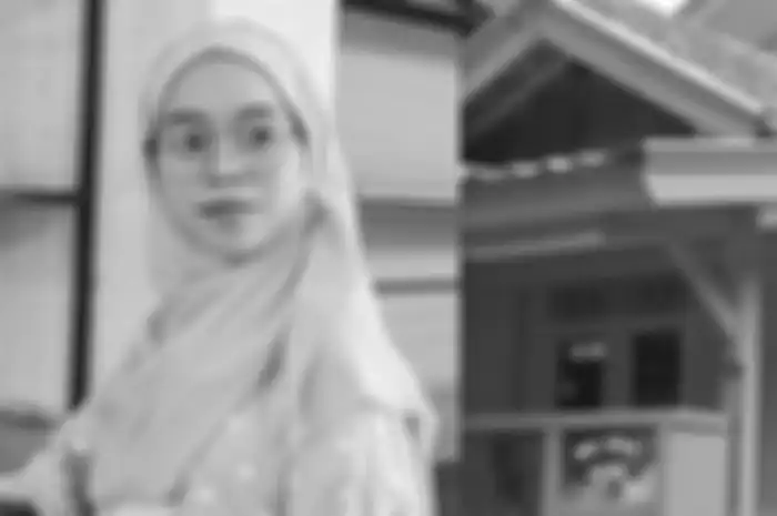 Rumah Lesti Kejora di Cianjur (kanan). Kondisi Rumah Lesti Kejora Viral Jadi Sorotan Setelah Gempa Cianjur. 