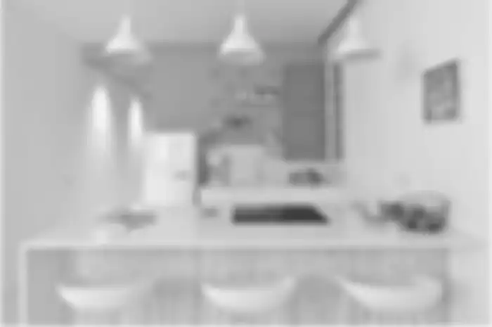 Pemilik rumah terkejut saat melihat foto interior dapur mungil menjadi seperti begini. Rahasianya padu pada warna cat. 