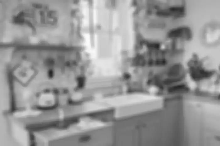 Pakai cara dekorasi tak biasa, dapur kecil terlihat semakin mewah. Foto interiornya lebih aesthetic.