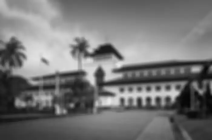 Gedung Sate,’salah satu tempat wisata yang dekat Stasiun Bandung bikin ketagihan. Apalagi, banyak spot foto artsy.