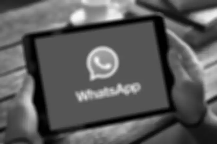 Ilustrasi aplikasi WhatsApp di Tablet Android.