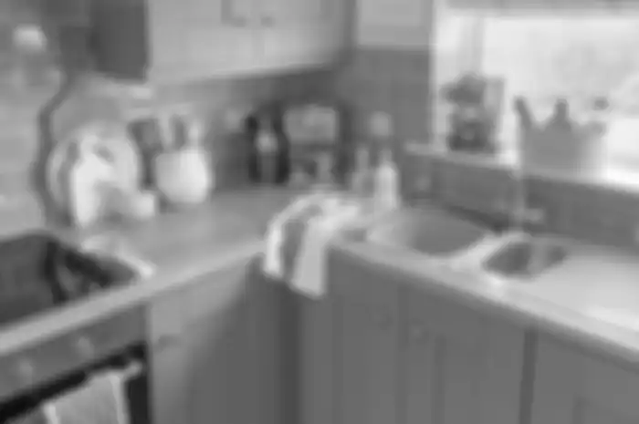 Foto perabot dapur yang kinclong karena dibersihkan dengan memakai bahan masak ini. 