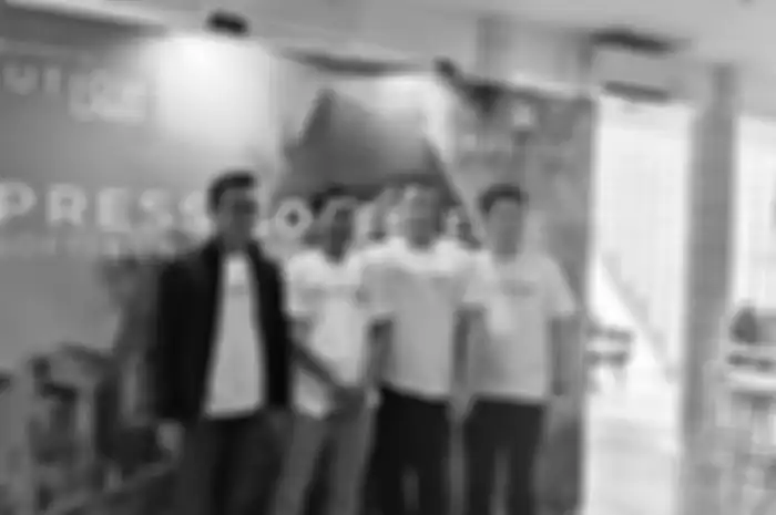 dari kanan ke kiri: Muhammad Egha, CEO DELUTION company and DELUTION LAND; Jaenal Arif, COO DELUTION Land; Rony Wuisan Co-founder, Urbanapro.co dan Fredy Tjandra Co-founder Urbanapro.co