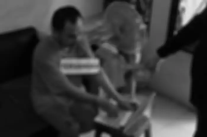 Laptop milik Panca Darmansyah (41) yang berisi pesan untuk istrinya, DM, saat rekonstruksi kasus pembunuhan Panca terhadap empat anaknya dan kasus kekerasan dalam rumah tangga (KDRT) di Jagakarsa, Jakarta Selatan, Jumat (29/12/2023).