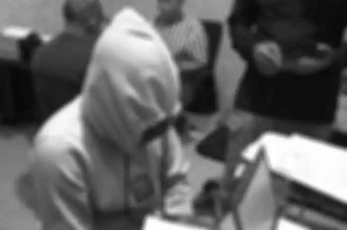 Pelaku rudapaksa wanita dalam mobil dinas saat diperiksa di ruang PPA Polres Gowa, Jl Syamsuddin Tunru, Sungguminasa, Kecamatan Somba Opu, Kabupaten Gowa, Sulawesi Selatan, Sabtu (2/3/2024).