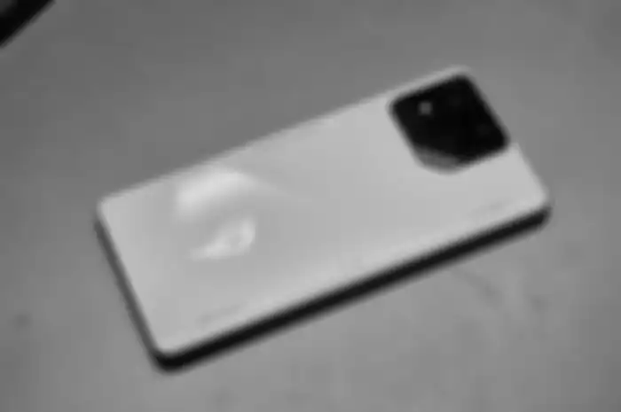 ROG Phone 8,. generasi terbaru hp gaming dari ROG yang kembali mampu memberikan pengalaman game yang immersive