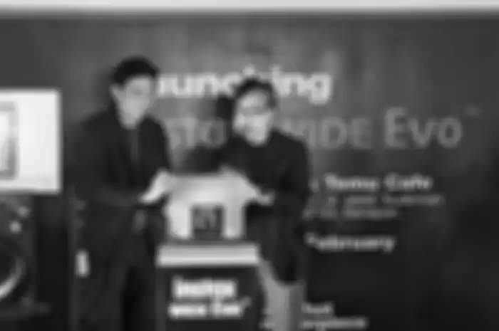Fujifilm resmi meluncurkan kamera instan hybrid terbaru, Instax WIDE Evo, di Indonesia. Kamera ini hadir dengan desain premium dan format film WIDE yang dua kali lebih besar dari format mini
